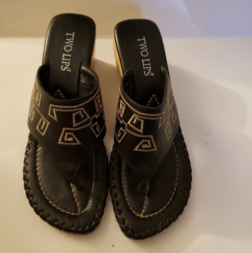 Two Lips Leather Embroidered Wood Heel Sandals Flip Flops Womens Size 8 Black